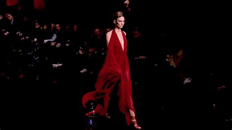 chanel gif pasarela|Pasarela GIFs .